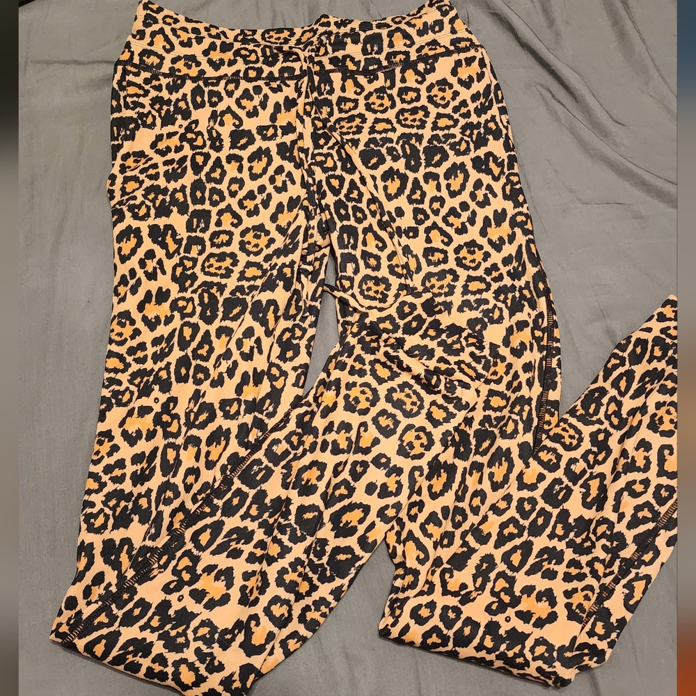 Leopard Scrunch Butt Joggers